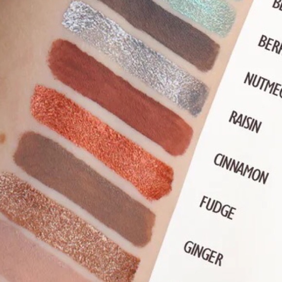 The Beauty Crop Liquid Eyeshadow Duo in Cinnamon & Fudge - Picture 4 of 5